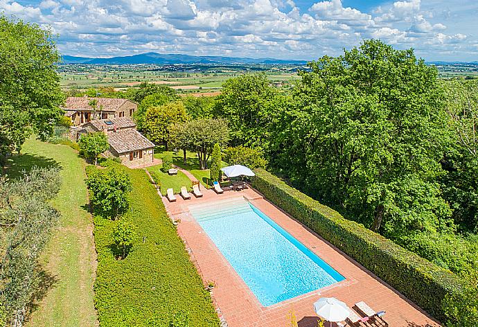 ,Beautiful villa with private pool, terrace, and garden with countryside views . - Villa Bramasole . (Galerie de photos) }}