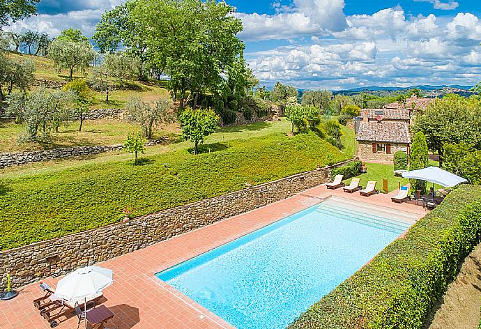 Aerial view of Villa Bramasole . - Villa Bramasole . (Fotogalerie) }}