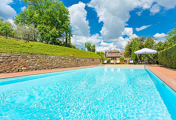 Beautiful villa with private pool, terrace, and garden with countryside views . - Villa Bramasole . (Photo Gallery) }}