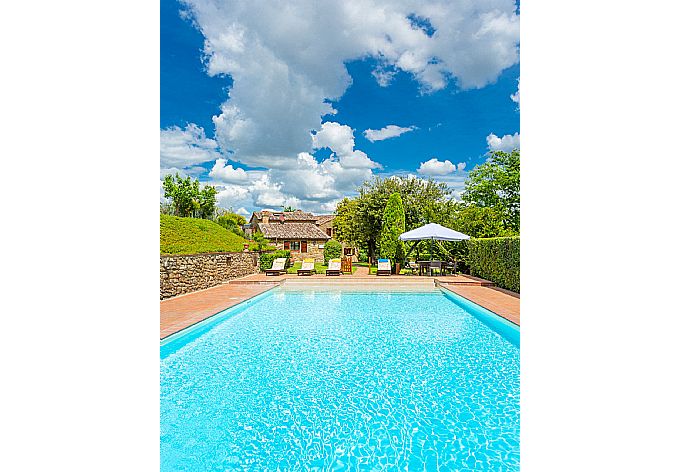 Beautiful villa with private pool, terrace, and garden with countryside views . - Villa Bramasole . (Galerie de photos) }}