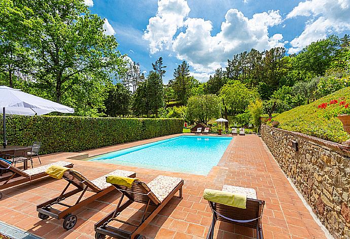 Beautiful villa with private pool, terrace, and garden with countryside views . - Villa Bramasole . (Galerie de photos) }}