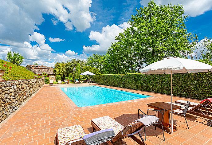 Beautiful villa with private pool, terrace, and garden with countryside views . - Villa Bramasole . (Galleria fotografica) }}