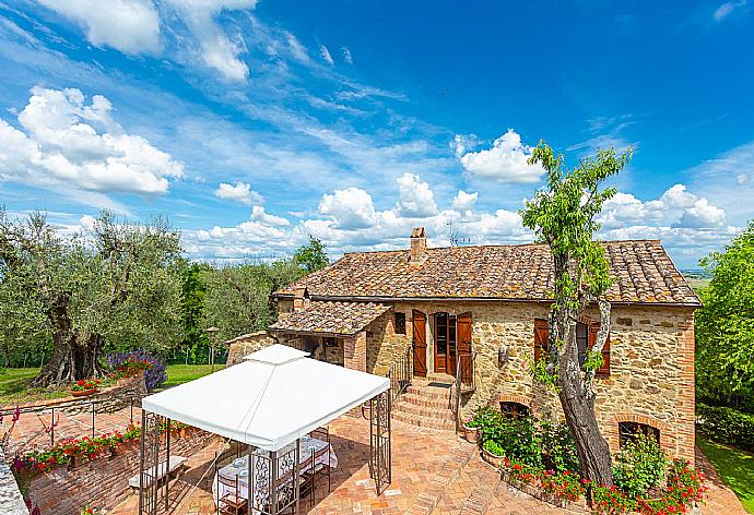 Terrace area . - Villa Bramasole . (Galerie de photos) }}