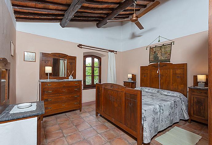 Double bedroom  . - Villa Bramasole . (Photo Gallery) }}