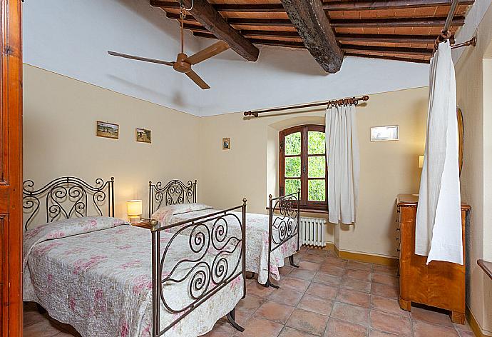 Twin bedroom . - Villa Bramasole . (Fotogalerie) }}