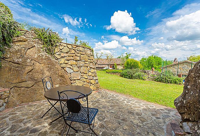 Garden area . - Villa Bramasole . (Photo Gallery) }}