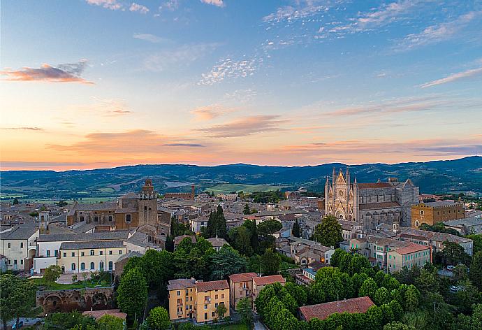 Orvieto . - Villa Bramasole . (Галерея фотографий) }}