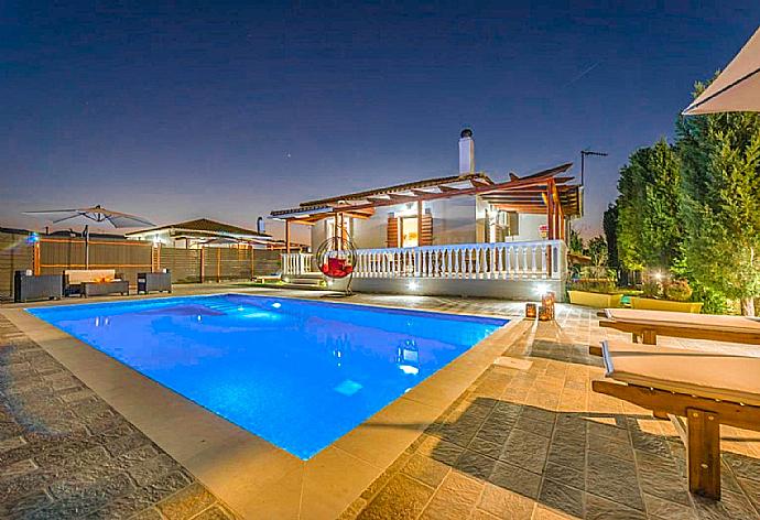Beautiful villa with private pool and terrace . - Villa Mansion . (Galleria fotografica) }}