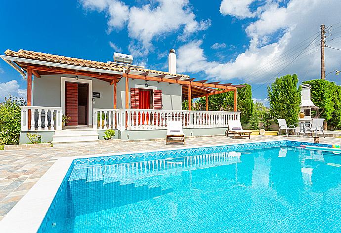 ,Beautiful villa with private pool and terrace . - Villa Mansion . (Galería de imágenes) }}