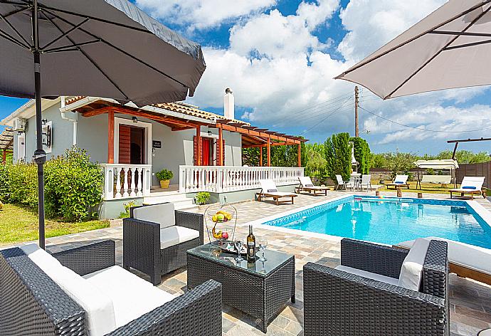 Beautiful villa with private pool and terrace . - Villa Mansion . (Galerie de photos) }}