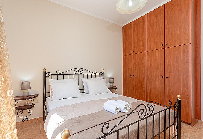 Double bedroom with A/C, TV, and terrace access . - Villa Rose . (Галерея фотографий) }}