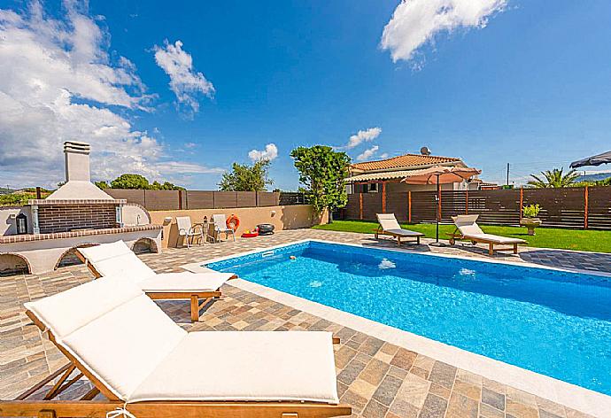 Private pool and terrace . - Villa Bora . (Галерея фотографий) }}