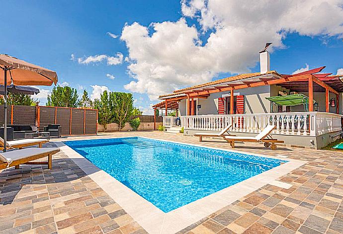 Beautiful villa with private pool and terrace . - Villa Bora . (Галерея фотографий) }}