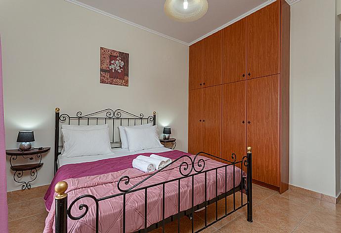 Double bedroom with A/C, TV, and terrace access . - Villa Bora . (Галерея фотографий) }}