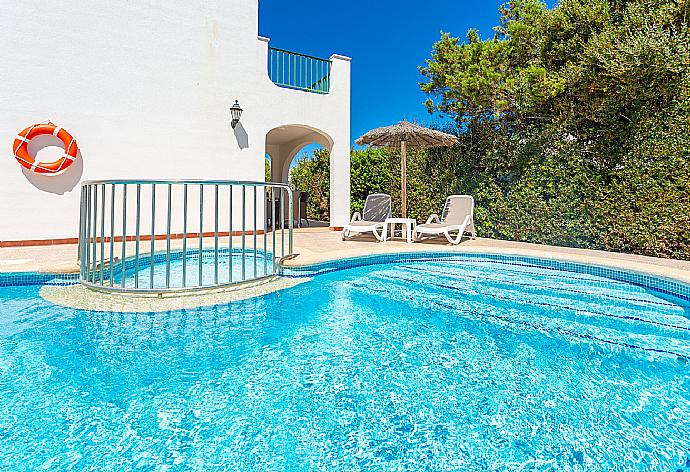 Private pool and terrace . - Villa Carolina . (Fotogalerie) }}