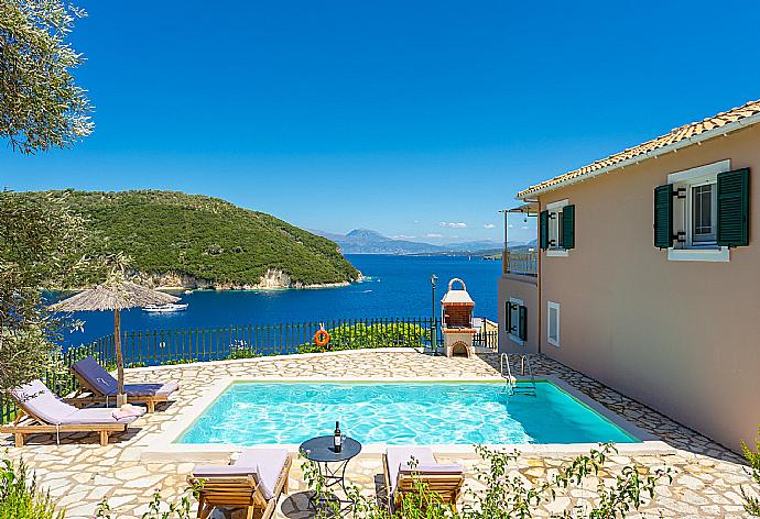 ,Beautiful villa with private pool and terrace with panoramic sea views . - Villa Votsalo . (Galería de imágenes) }}