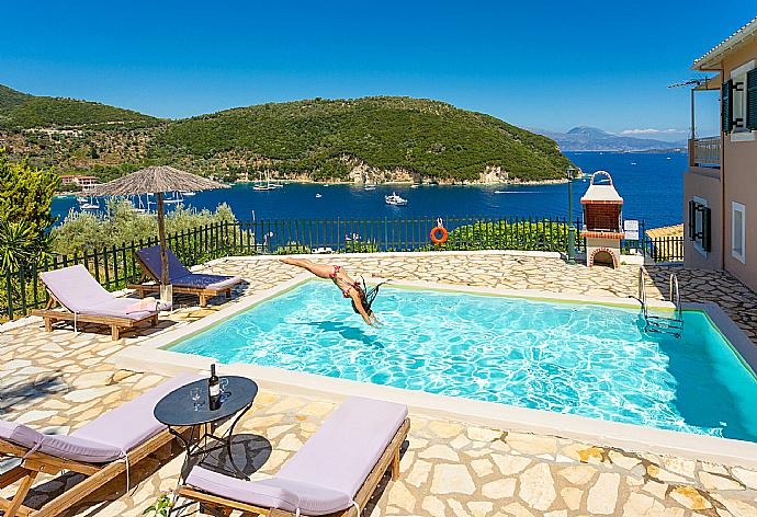 Private pool and terrace with panoramic sea views . - Villa Votsalo . (Galerie de photos) }}