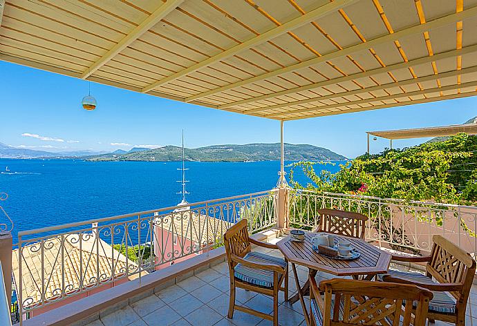 Sheltered balcony with panoramic sea views . - Villa Votsalo . (Galerie de photos) }}