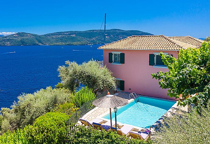 Aerial view of Villa Flisvos . - Villa Flisvos . (Fotogalerie) }}