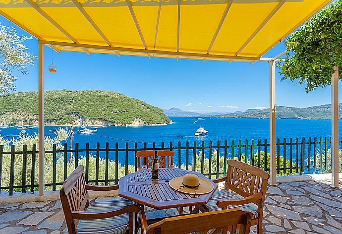 Sheltered terrace area with panoramic sea views . - Villa Flisvos . (Fotogalerie) }}