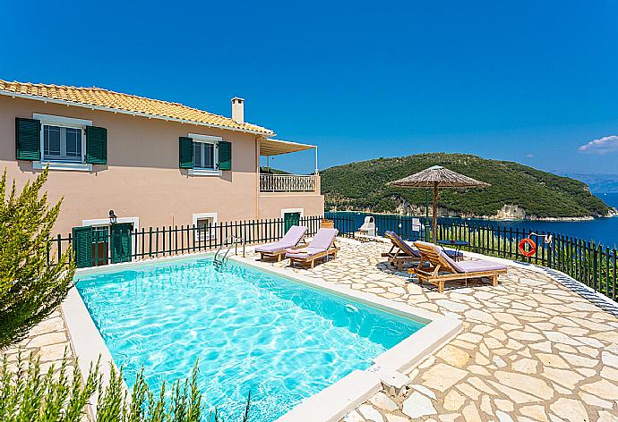 Beautiful villa with private pool and terrace with panoramic sea views . - Villa Akrogiali . (Galería de imágenes) }}