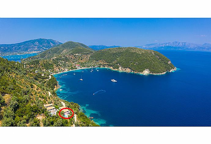 Aerial view showing location of Villa Thalassa . - Villa Thalassa . (Galerie de photos) }}