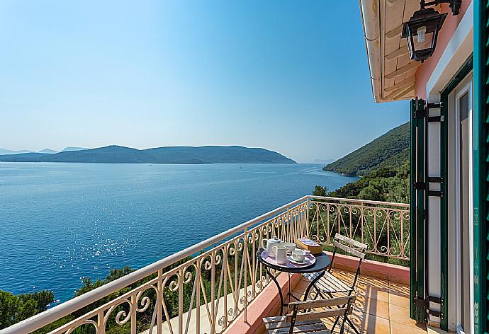 Balcony with panoramic sea views . - Villa Thalassa . (Photo Gallery) }}