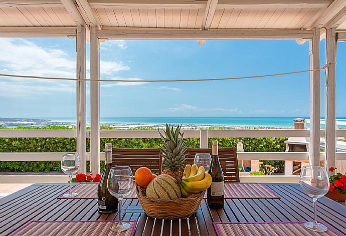 Sheltered terrace area with sea views . - Villa Renzo . (Galería de imágenes) }}