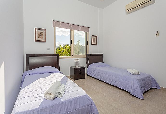 Twin bedroom with A/C . - Villa Prodromos Dio . (Photo Gallery) }}