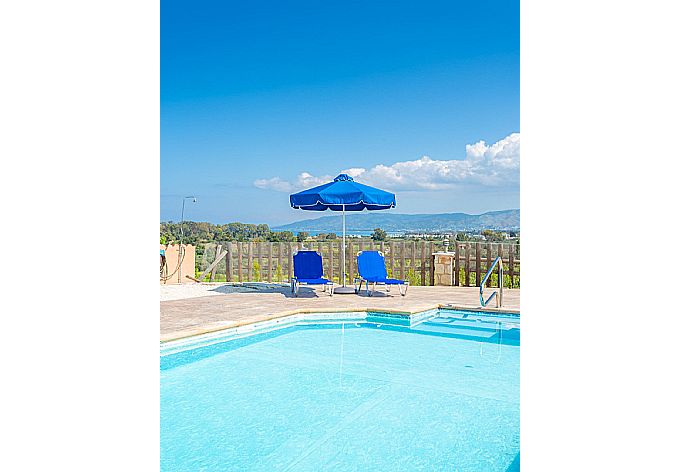 Private pool and terrace with sea views . - Villa Prodromos Dio . (Photo Gallery) }}