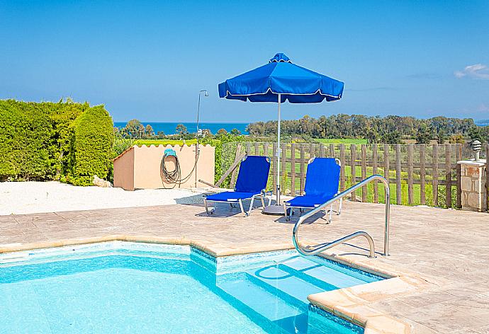 Private pool and terrace with sea views . - Villa Prodromos Dio . (Galleria fotografica) }}