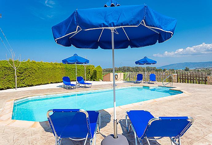 Private pool and terrace with sea views . - Villa Prodromos Dio . (Photo Gallery) }}