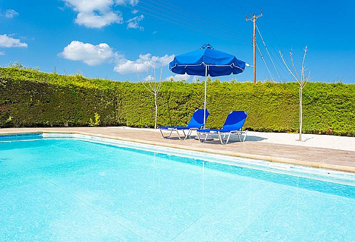 Private pool and terrace . - Villa Prodromos Dio . (Галерея фотографий) }}