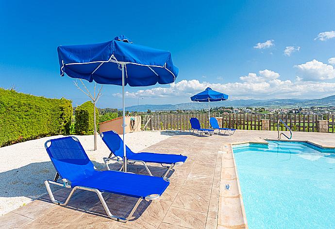 Private pool and terrace with sea views . - Villa Prodromos Dio . (Galerie de photos) }}