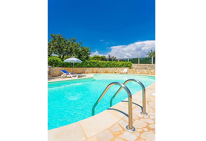 Private pool and terrace  . - Villa Annunziata . (Fotogalerie) }}