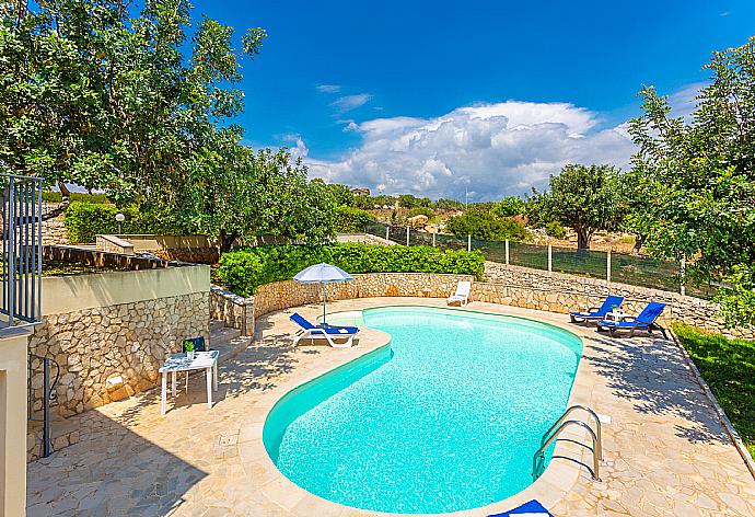 Private pool and terrace . - Villa Annunziata . (Fotogalerie) }}