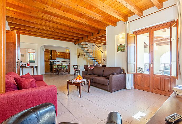 Open-plan living room with sofas, dining area, kitchen, WiFi internet, satellite TV, and terrace access . - Villa Annunziata . (Galleria fotografica) }}