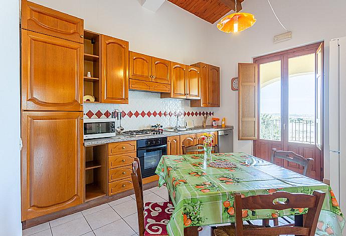 Equipped kitchen . - Villa Annunziata . (Fotogalerie) }}