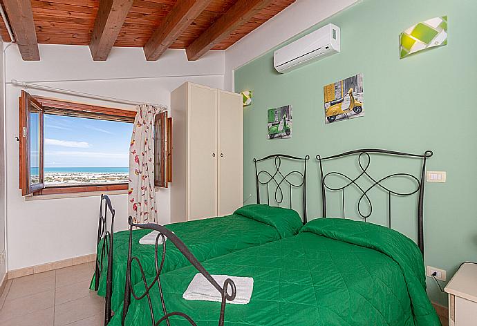 Twin bedroom with A/C and sea views . - Villa Annunziata . (Photo Gallery) }}