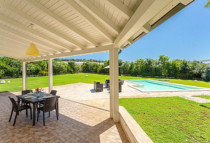 Sheltered terrace area . - Villino Malva . (Galerie de photos) }}