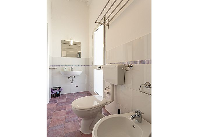 En suite bathroom with shower . - Villino Malva . (Photo Gallery) }}