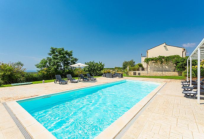 Beautiful villa with private pool, terrace, and garden . - Villa Palazzola . (Galerie de photos) }}