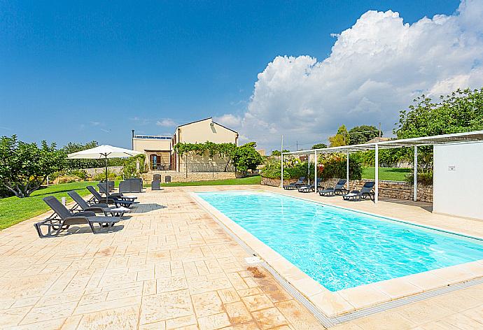 Beautiful villa with private pool, terrace, and garden . - Villa Palazzola . (Galleria fotografica) }}