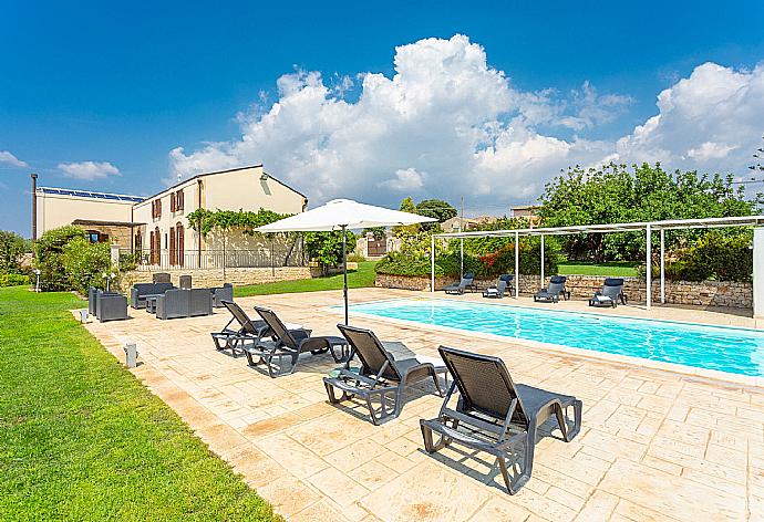 Beautiful villa with private pool, terrace, and garden . - Villa Palazzola . (Galerie de photos) }}