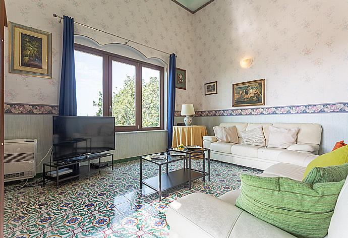 Living room with mezzanine, sofas, dining area, A/C, WiFi internet, satellite TV, and terrace access . - Villa Palazzola . (Galleria fotografica) }}