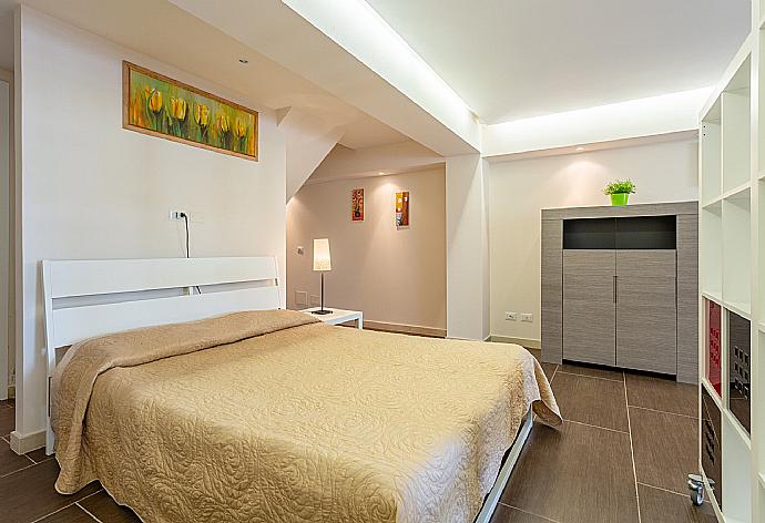 Double bed in self-contained unit . - Villa Palazzola . (Photo Gallery) }}