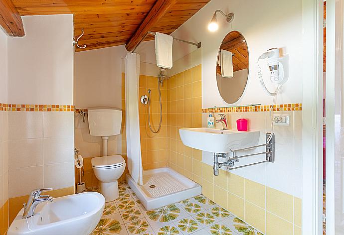 En suite bathroom with shower . - Villa Palazzola . (Photo Gallery) }}