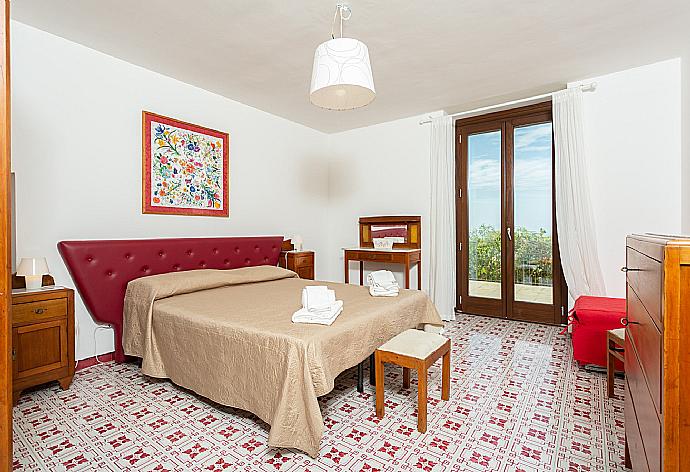 Double bedroom with A/C . - Villa Palazzola . (Galería de imágenes) }}