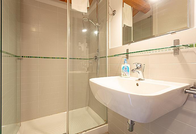 En suite bathroom with shower  . - Villa Palazzola . (Photo Gallery) }}