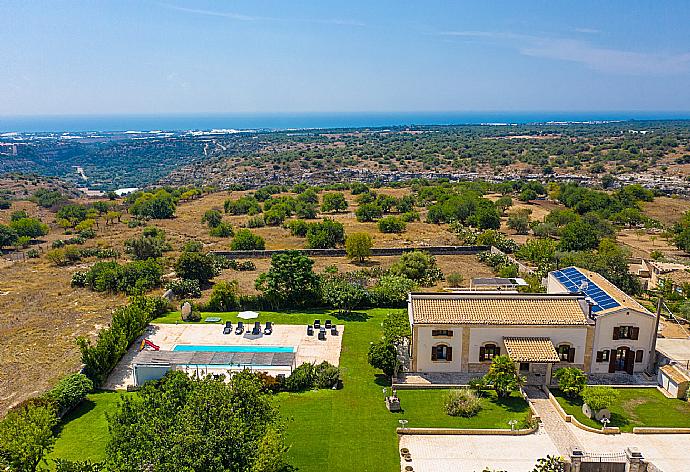 Aerial view of Villa Palazzola . - Villa Palazzola . (Галерея фотографий) }}